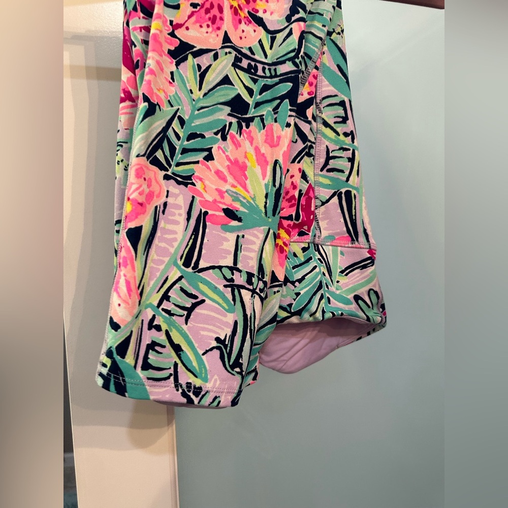 MultiBermudaful Cropped leggings. Size small. VEUC.